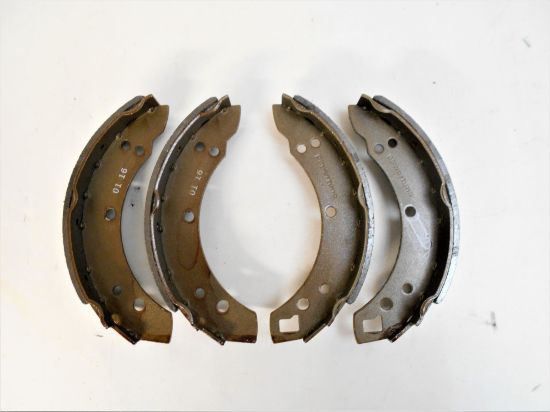 Picture of BRAKE SHOES SELF ADJUSTING GT6 MK3 KE20000 ONWARDS/DOL1500/1850(GBS746)