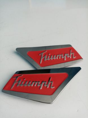 Picture of PILLAR BADGE PAIR RED HERALD/VITESSE(621852-3)