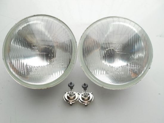 Picture of HALOGEN HEADLAMP SET RIGHT HAND DRIVE NO PILOT SPIT/GT6/HER/TR6/TR7/MGB (JPR577W)