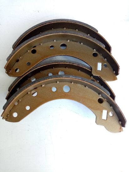 Picture of BRAKE SHOE SET TR7 5 SPEED/2000/2500 MK2(GBS813)